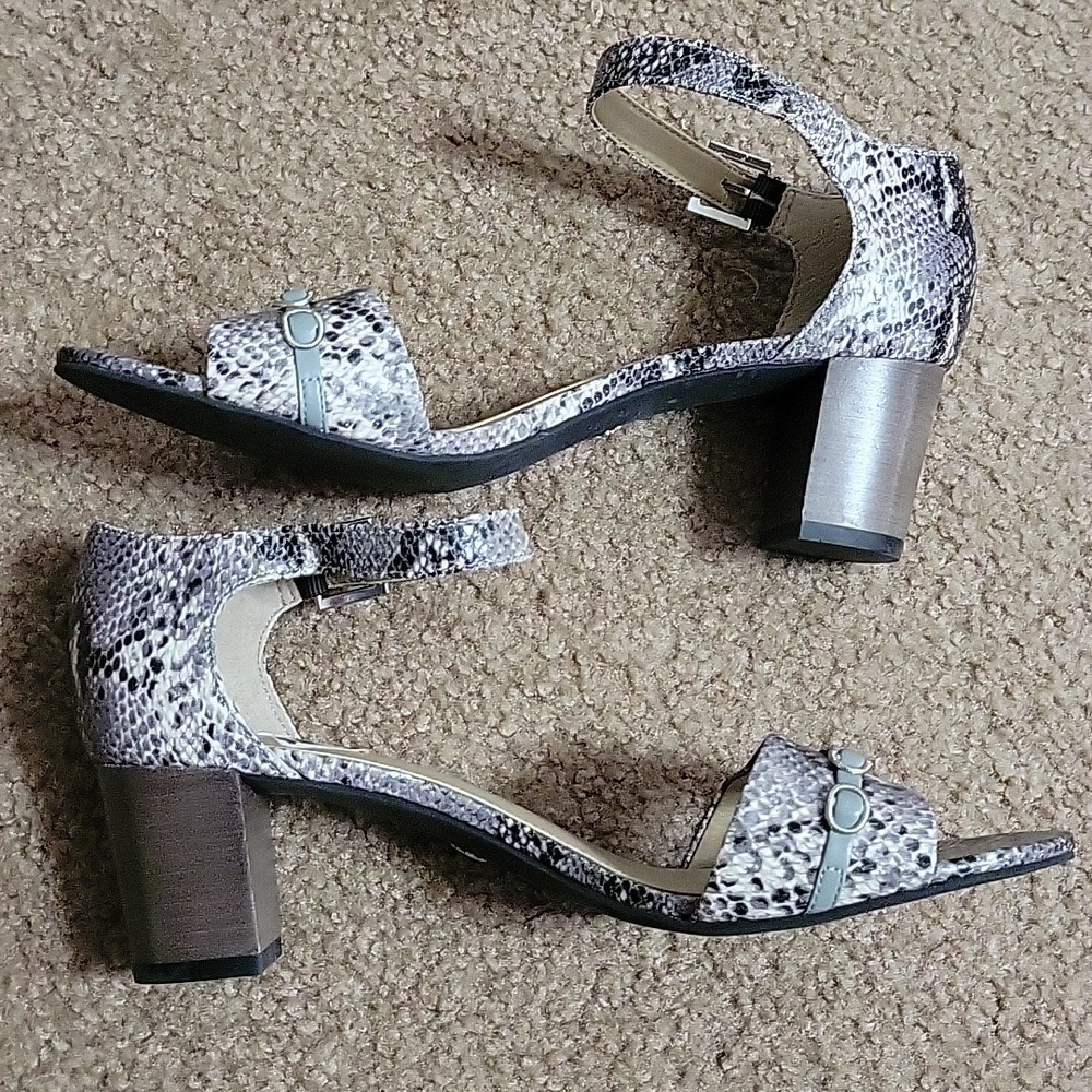 Judith Ripka Grey Snakeskin Leather Sandle Size 9.5 M - Picture 3 of 13
